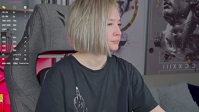 ReiYosimoto online show from March 4, 6:04 pm