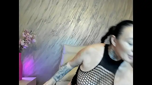 Rayanablackandwhite online show from April 9, 6:25 pm