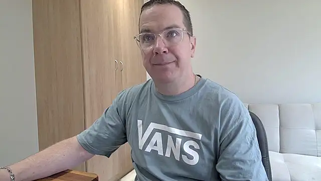 BrettJ81 online show from December 22, 7:41 am