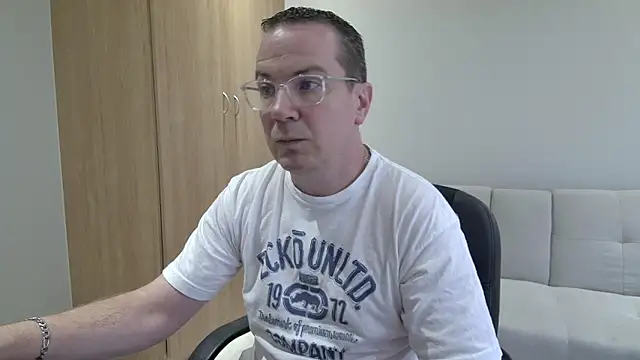 BrettJ81 online show from February 7, 12:46 pm