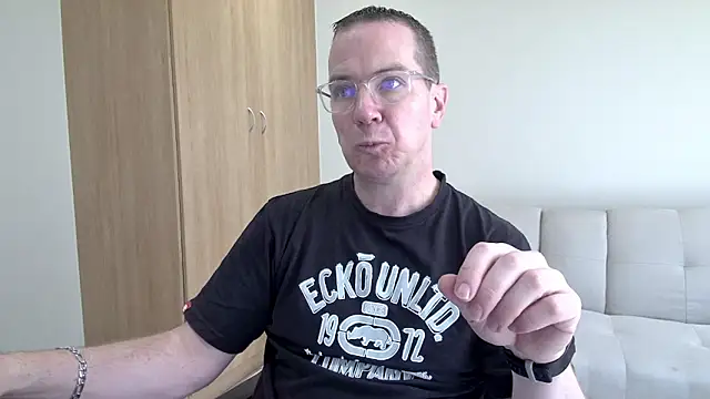 BrettJ81 online show from May 30, 11:27 am