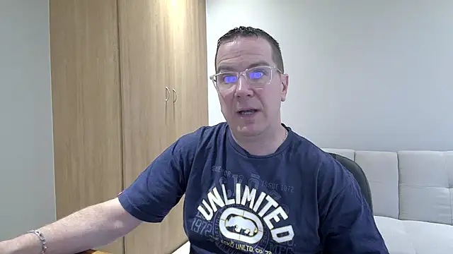 BrettJ81 online show from November 11, 3:07 pm