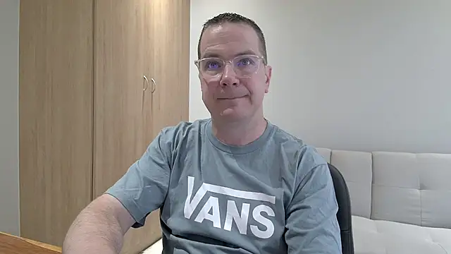 BrettJ81 online show from December 4, 2:38 pm