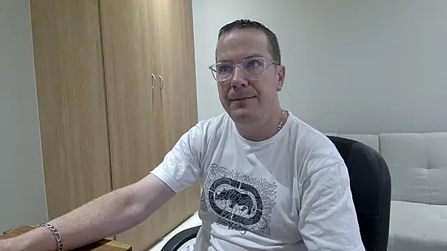 BrettJ81 online show from March 6, 2:12 pm