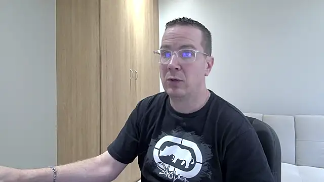 BrettJ81 online show from November 12, 3:16 pm