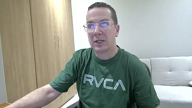 BrettJ81 online show from April 7, 5:59 pm