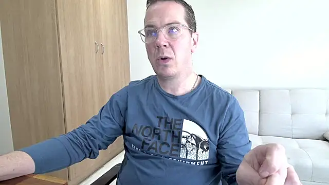 BrettJ81 online show from May 24, 1:33 pm