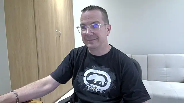 BrettJ81 online show from March 18, 2:30 pm