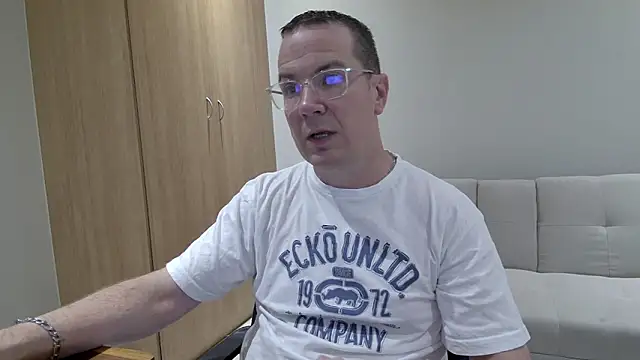 BrettJ81 online show from March 26, 2:48 pm