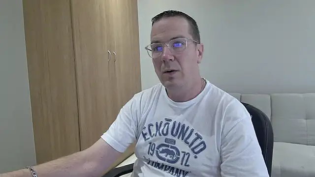 BrettJ81 online show from March 8, 1:03 pm