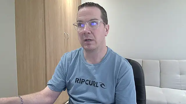 BrettJ81 online show from November 8, 12:52 pm