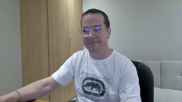 BrettJ81 online show from November 10, 2:22 pm