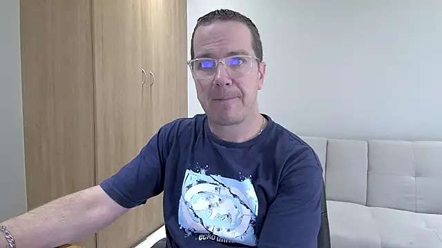 BrettJ81 online show from April 20, 2:51 pm