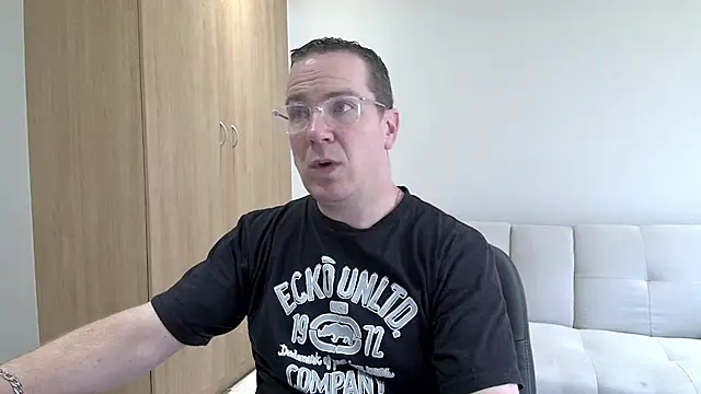 BrettJ81 online show from January 8, 12:11 pm