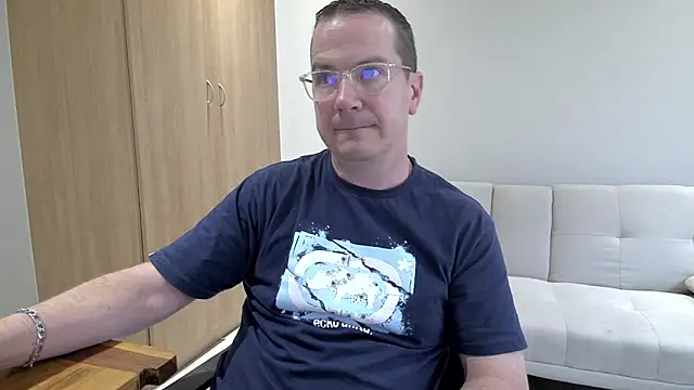 BrettJ81 online show from February 8, 2:15 pm