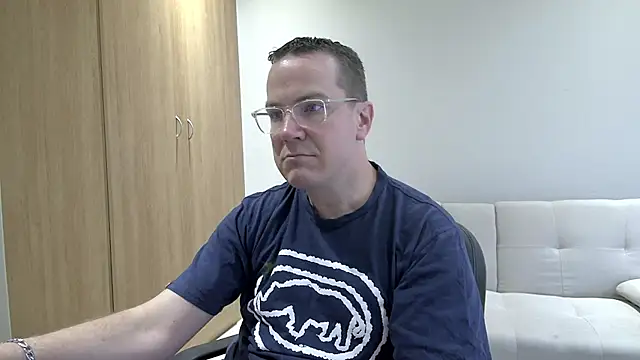 BrettJ81 online show from November 18, 2:31 pm