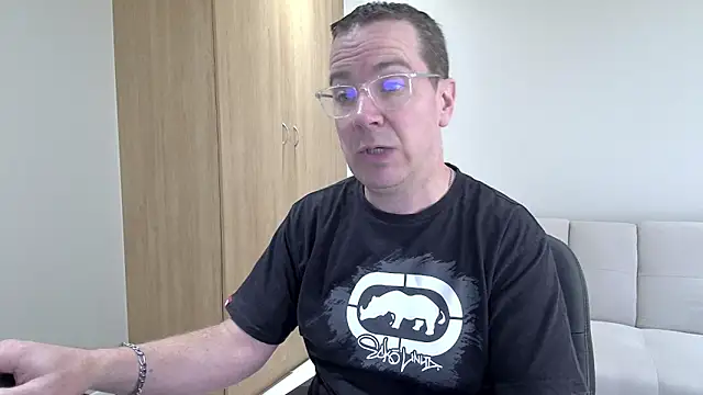 BrettJ81 online show from May 15, 2:15 pm