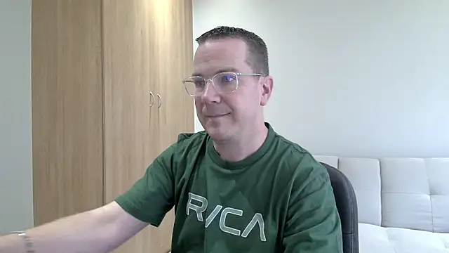 BrettJ81 online show from November 14, 2:21 pm