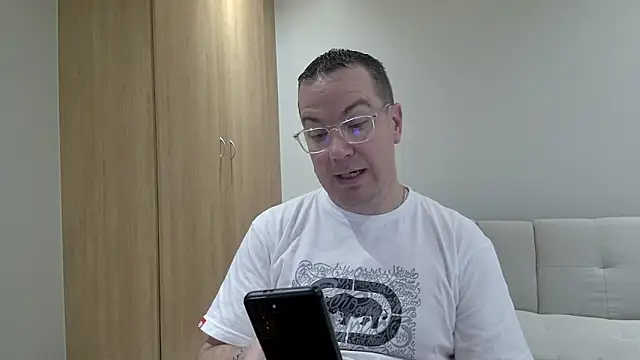 BrettJ81 online show from December 14, 1:49 pm