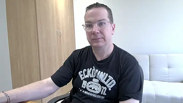 BrettJ81 online show from November 22, 10:47 am