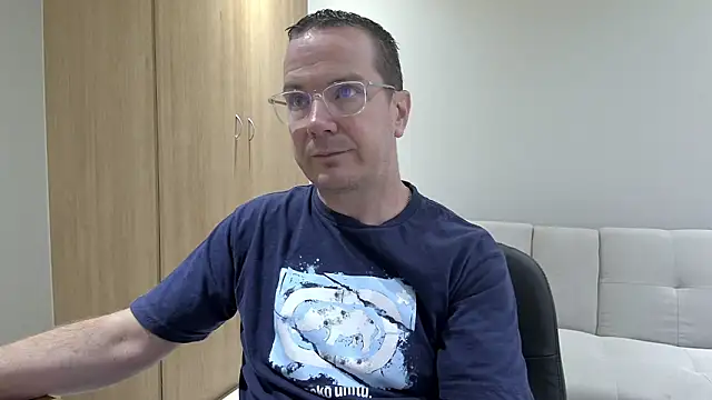 BrettJ81 online show from April 13, 10:30 am