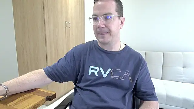 BrettJ81 online show from November 29, 9:09 am