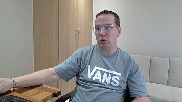 BrettJ81 online show from November 2, 1:49 pm