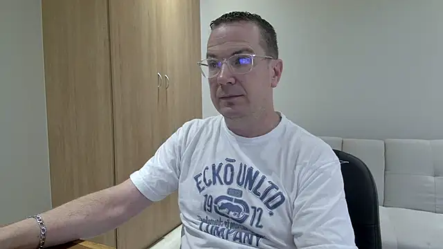 BrettJ81 online show from February 28, 2:17 pm