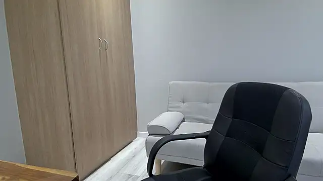 BrettJ81 online show from March 19, 2:28 pm