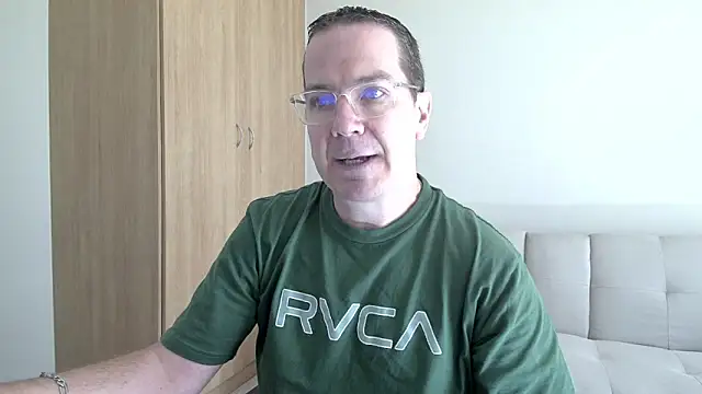 BrettJ81 online show from April 18, 9:33 am