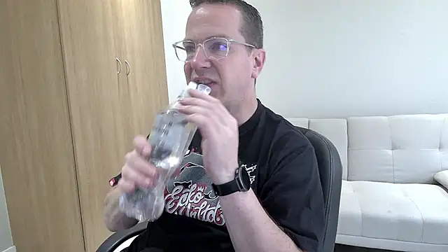 BrettJ81 online show from November 28, 1:11 pm