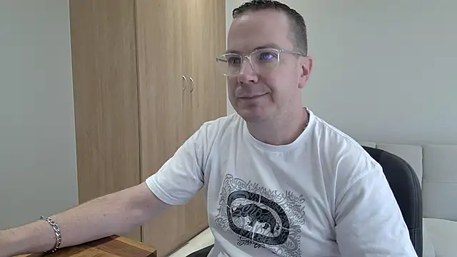 BrettJ81 online show from February 22, 11:45 am