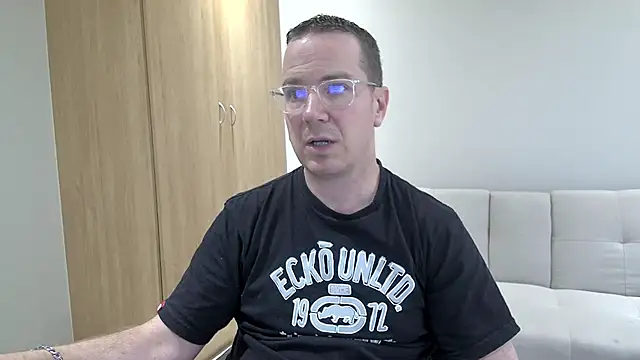 BrettJ81 online show from March 7, 2:55 pm