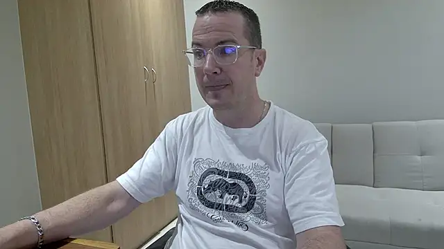 BrettJ81 online show from March 23, 2:50 pm