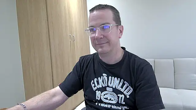 BrettJ81 online show from April 9, 2:12 pm