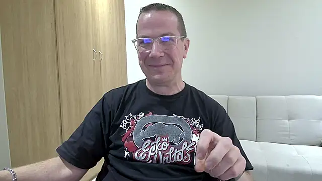 BrettJ81 online show from May 27, 2:46 pm