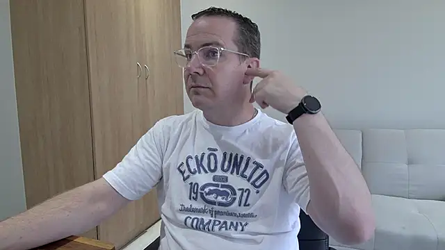 BrettJ81 online show from January 7, 11:59 am