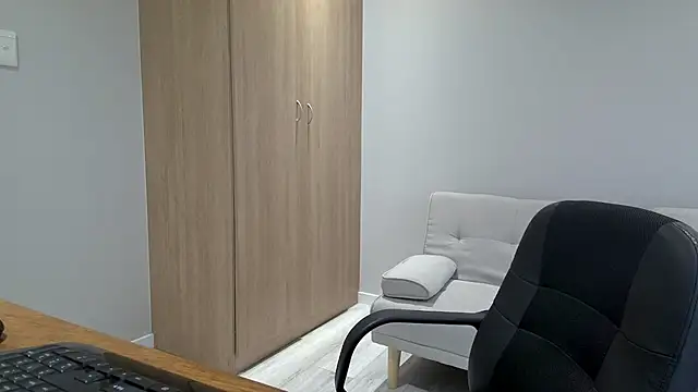 BrettJ81 online show from November 23, 1:10 pm