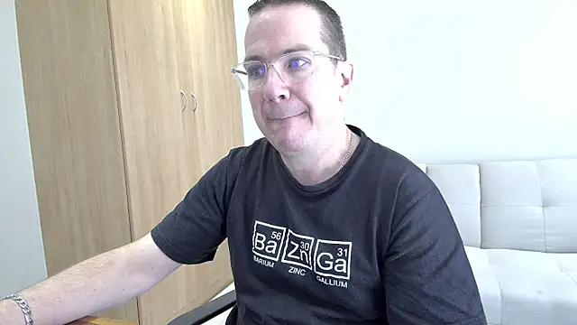 BrettJ81 online show from March 29, 11:01 am