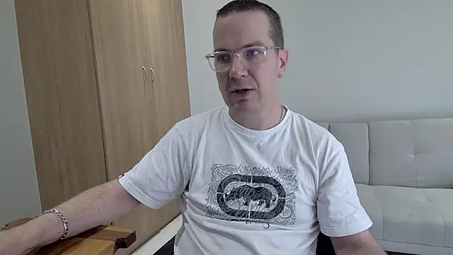 BrettJ81 online show from April 2, 1:51 pm