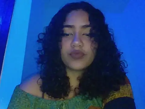 Snapshot of savanahottie chatting on November 26, 2:44 am savanahottie online show from November 26, 2:44 am