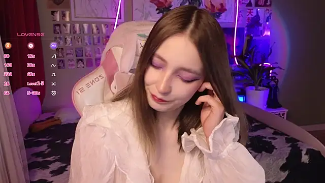 Evie Ro online show from May 2, 1:33 am