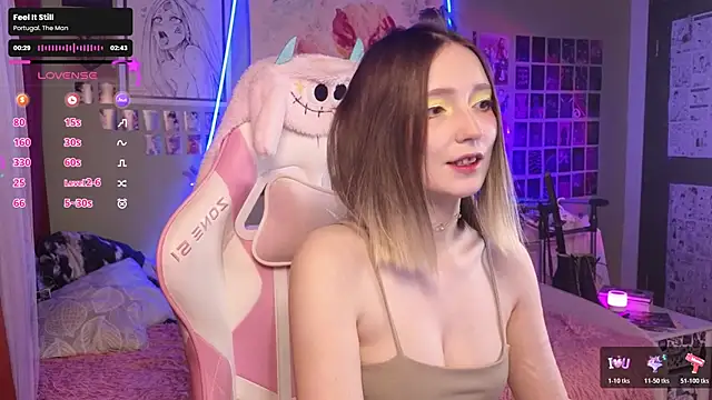 Snapshot of Evie_Ro chatting on November 25, 9:48 pm Evie Ro online show from November 25, 9:48 pm