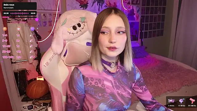 Snapshot of Evie_Ro chatting on October 24, 8:08 pm Evie Ro online show from October 24, 8:08 pm