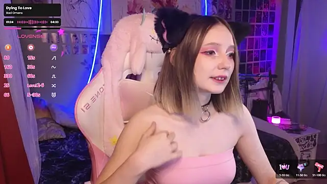 Snapshot of Evie_Ro chatting on November 3, 9:29 pm Evie Ro online show from November 3, 9:29 pm