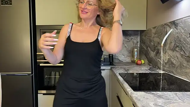 Snapshot of mommy_nadin chatting on October 13, 5:03 pm mommy nadin online show from October 13, 5:03 pm