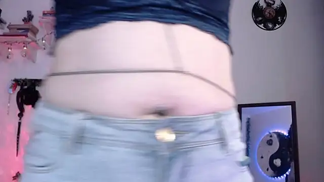 Snapshot of Eve_Blue77 chatting on October 17, 5:55 am Eve Blue77 online show from October 17, 5:55 am