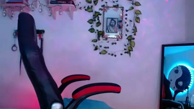 Snapshot of Eve_Blue77 chatting on March 9, 10:41 am Eve Blue77 online show from March 9, 10:41 am