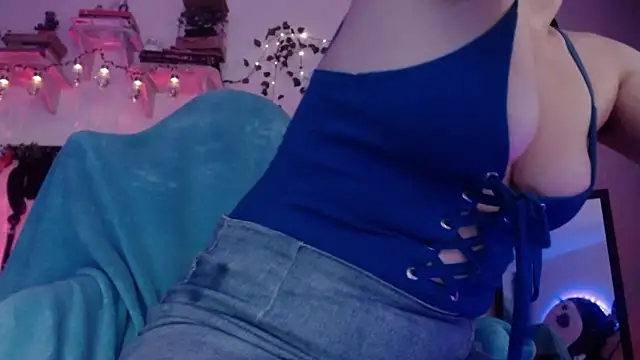 Snapshot of Eve_Blue77 chatting on September 12, 2:01 am Eve Blue77 online show from September 12, 2:01 am