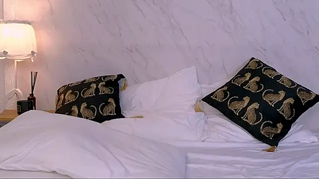 LOLALEWIS online show from March 24, 1:05 am